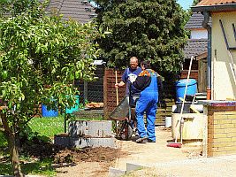 Manni und Michael, beim Wegebau im Mai 2009